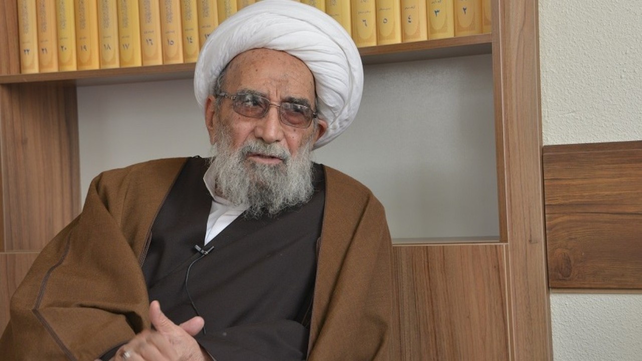 صحن‌های حرم رضوی با رعایت دستورالعمل‌های بهداشتی بازگشایی شود