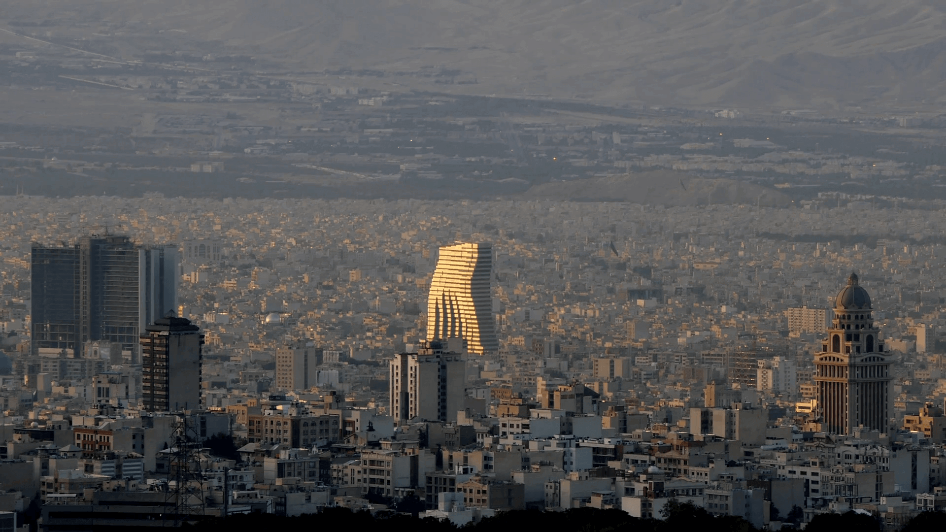 چرخش ۱۸۰ درجه‌ای حناچی به بهانه کرونا/ شهر فروشی شهرداری به نام بسته محرک اقتصادی