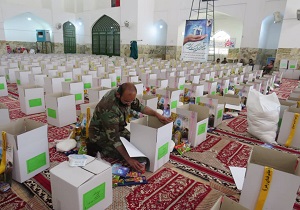 بیش از هزار بسته غذایی بین نیازمندان شهرستان تفت توزیع شد