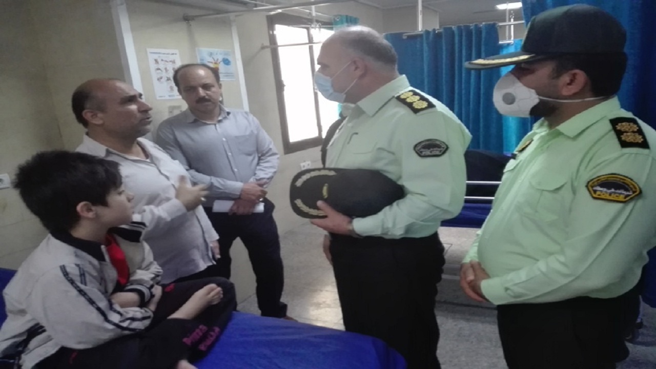 پلیس فداکار دشتستانی مادر و پسری را از مرگ نجات داد