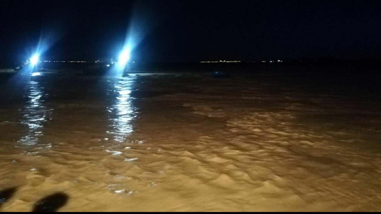 نجات ۵ نفر از سیلاب توسط عوامل هلال‌احمر قوچان
