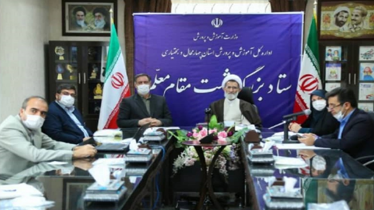 معلمان نقش کلیدی در تربیت انسان‌های توانمند دارند