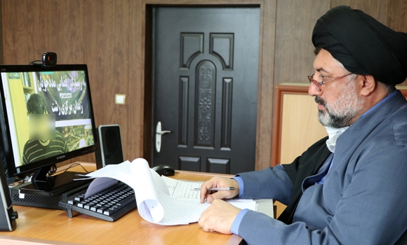 محاکمه یک متهم زندانی از طریق ویدئوکنفرانس در رشت