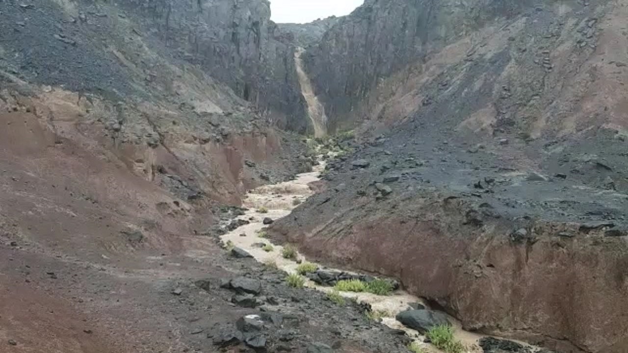آبشار زیبای کوه خواجه + فیلم