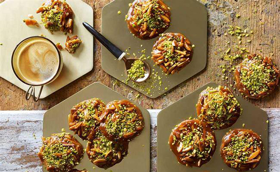 طرز تهیه سوهان عسلی؛ آبنبات پرطرفدار طرز تهیه سوهان عسلی؛ آبنبات پرطرفدار