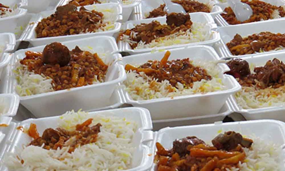 توزیع روزانه ۲ هزار پرس غذا در دلگان