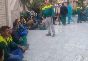 کارگران شهرداری کارون خواهان پرداخت حقوق شان شدند