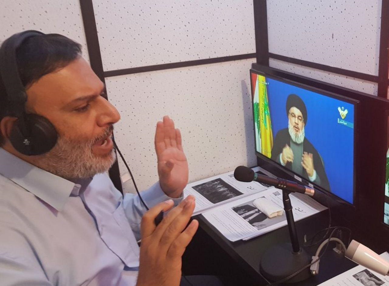 مترجم ورزیده شبکه خبر درحال ترجمه زنده سخنان سید حسن نصرالله