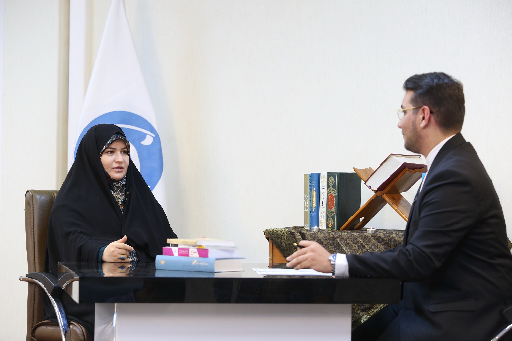 برنامه &laquo;عصر رمضان&raquo;/ جفایی که در حق زنان دفاع مقدس شد/ الهام گرفتن نویسنده &laquo;سرباز کوچک امام&raquo; از شهید آوینی