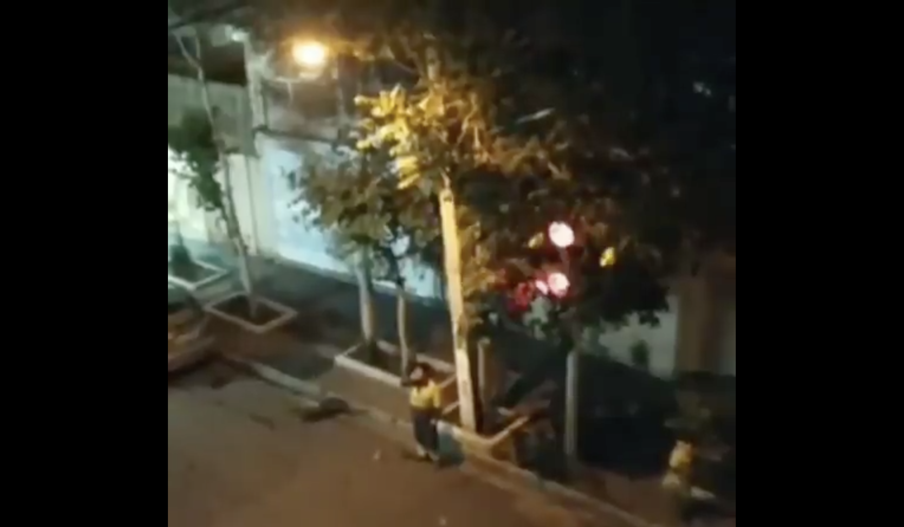 اذان‌گویی پاکبان شریف در سحرگاه ماه رمضان + فیلم