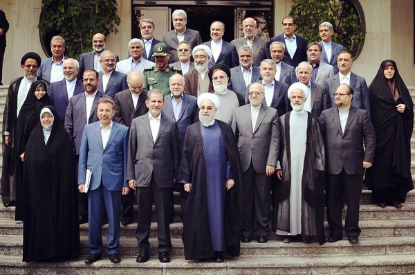 یکسال نفسگیر دولت تدبیر و امید؛نظر کارشناسان برای بازگرداندن اعتماد عمومی تا 1400 چیست؟