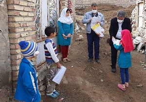 توزیع ۸۳۵ درسنامه بین دانش‌آموزان بخش اشترینان