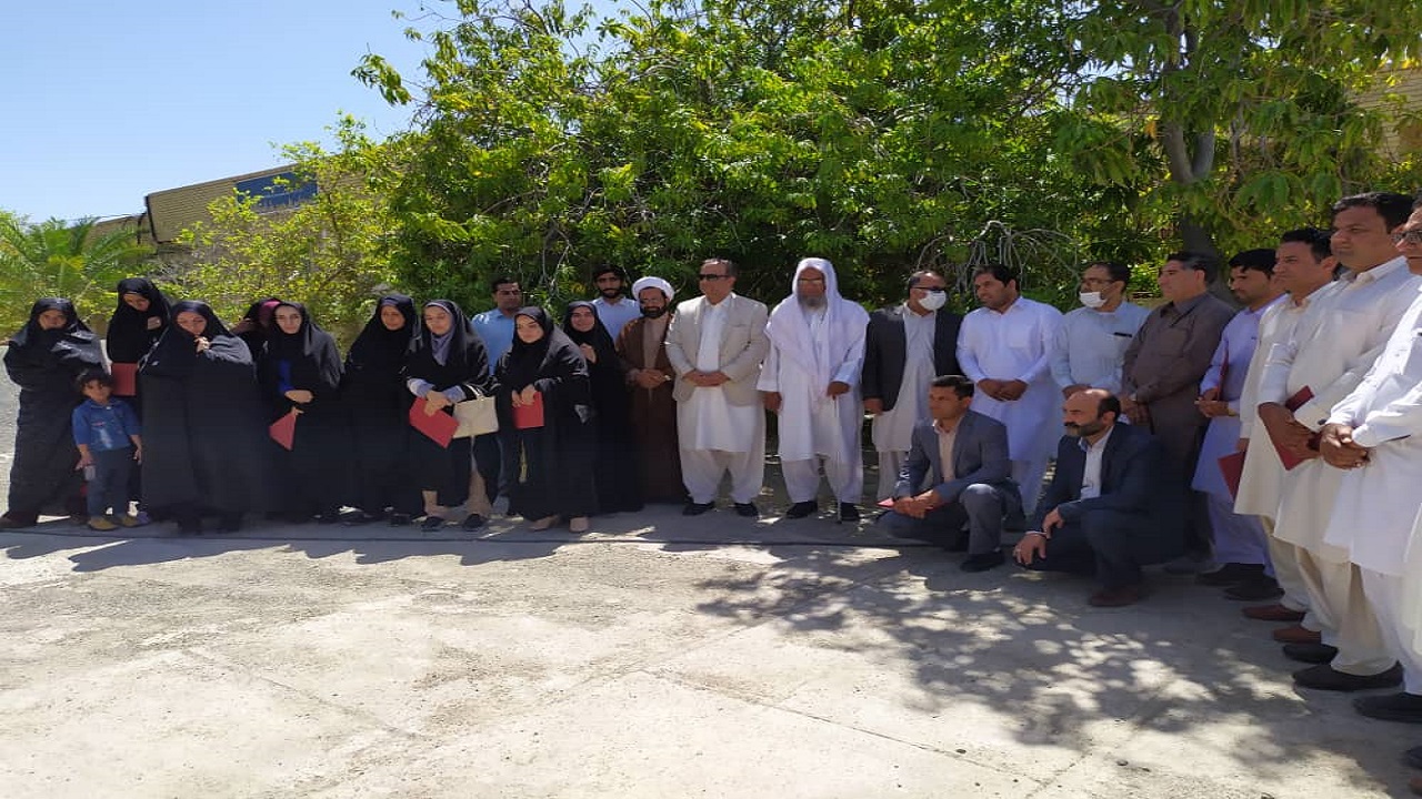 از ۱۳ معلم نمونه شهرستان نیکشهر تجلیل شد