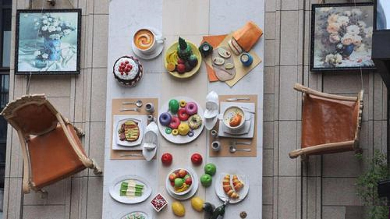 میز غذاخوری عمودی روی دیوار چینی&zwnj;ها + تصاویر