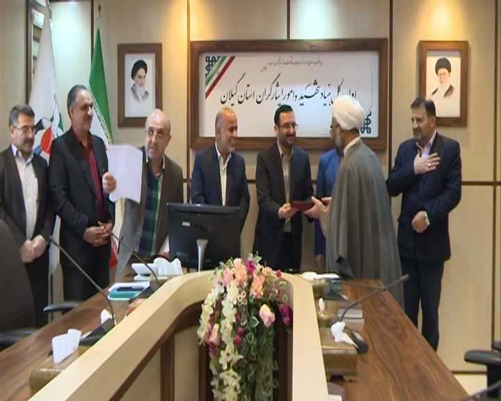 تجلیل از معلمان و اساتید خانواده شهدا