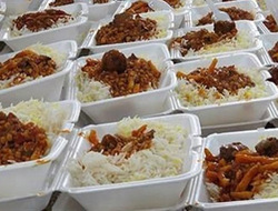 پخت و توزیع روزانه ۳۵۰ پرس غذای گرم بین نیازمندان در مرند