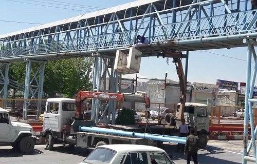تعمیر و بازسازی پل عابر پیاده بلوار مستضعفین سنندج/پلمب ۴ باب مغازه غیرمجاز
