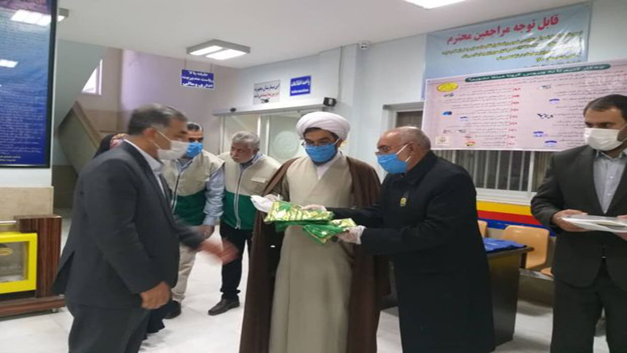 اهدا هدایایی از سوی آستان قدس رضوی به بیمارستان کازرون