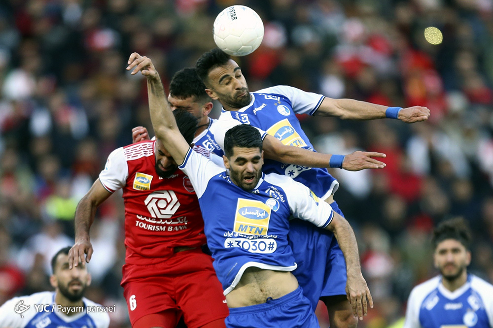 جذب بازیکن و مربی خارجی برای استقلال و پرسپولیس ممنوع شد