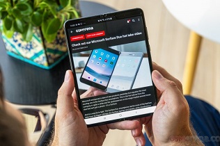 استفاده از نمایشگر ۱۲۰ هرتزی در گوشی Galaxy Fold 2