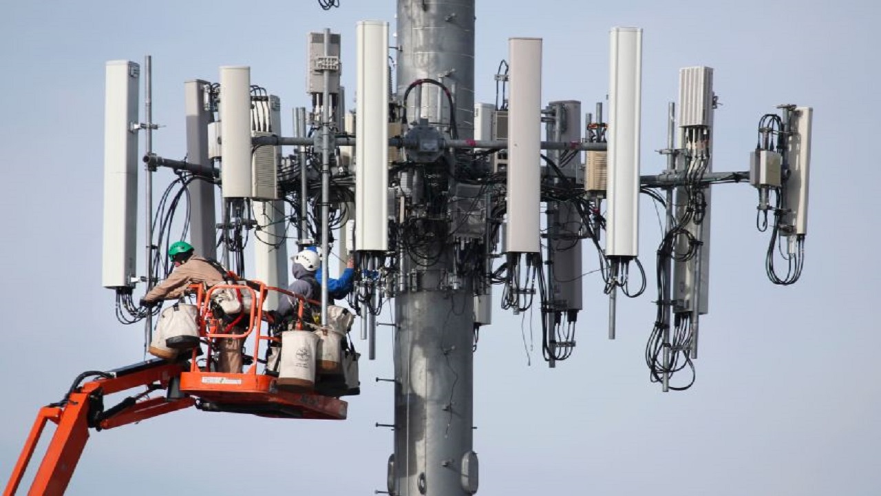 تداوم تخریب دکل‌های 5G در اروپا
