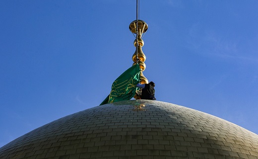 پرچم گنبد نورانی حرم حضرت معصومه (س) تعویض شد+تصاویر