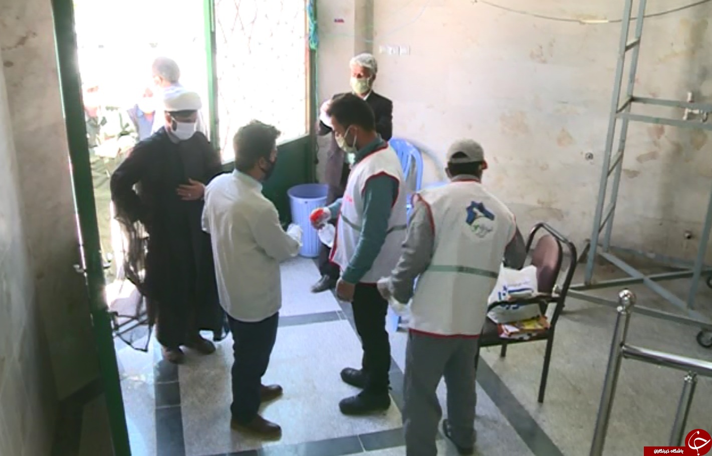 در اولین نماز جمعه استان مرکزی با رعایت صحیح و دقیق نکات بهداشتی برگزار شد در اولین نماز جمعه استان مرکزی با رعایت صحیح و دقیق نکات بهداشتی برگزار شد