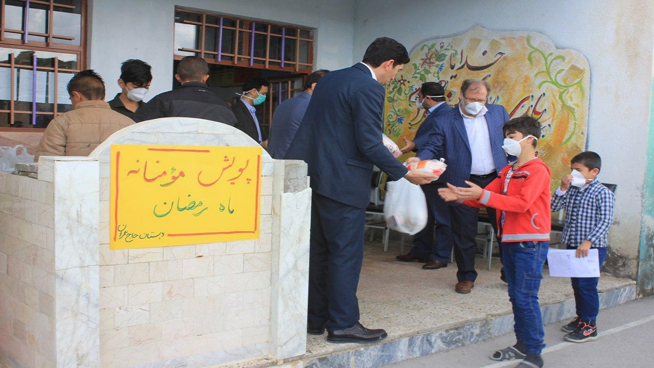 توزیع ۱۶۰ بسته مواد غذایی بین دانش&zwnj;آموزان در مراغه + تصاویر