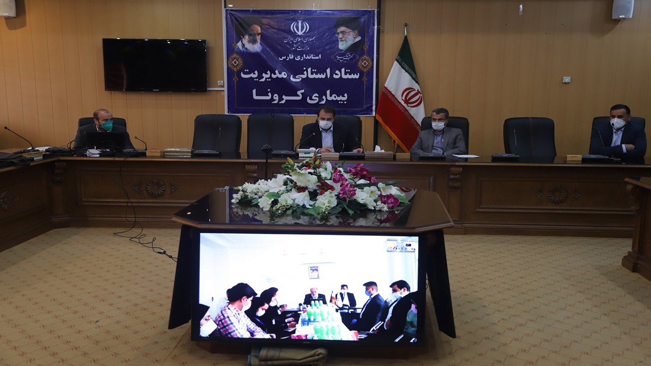 توزیع بن کارت معیشتی در مناطق کم برخوردار شیراز