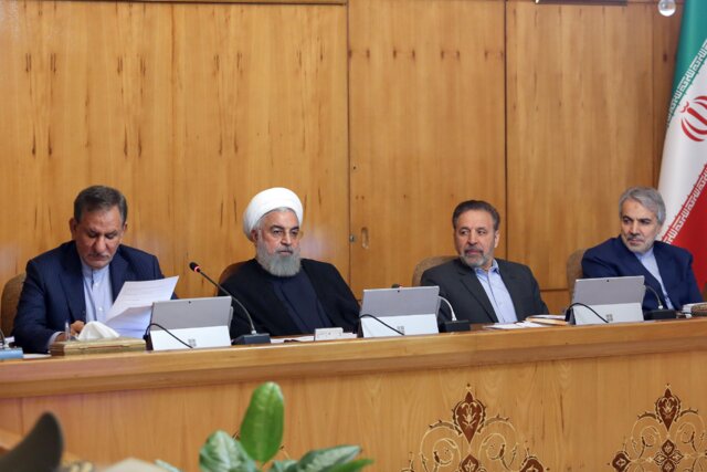 یکسال نفسگیر دولت تدبیر و امید؛ نظر کارشناسان برای بازگرداندن اعتماد عمومی دولت تا ۱۴۰۰ چیست؟