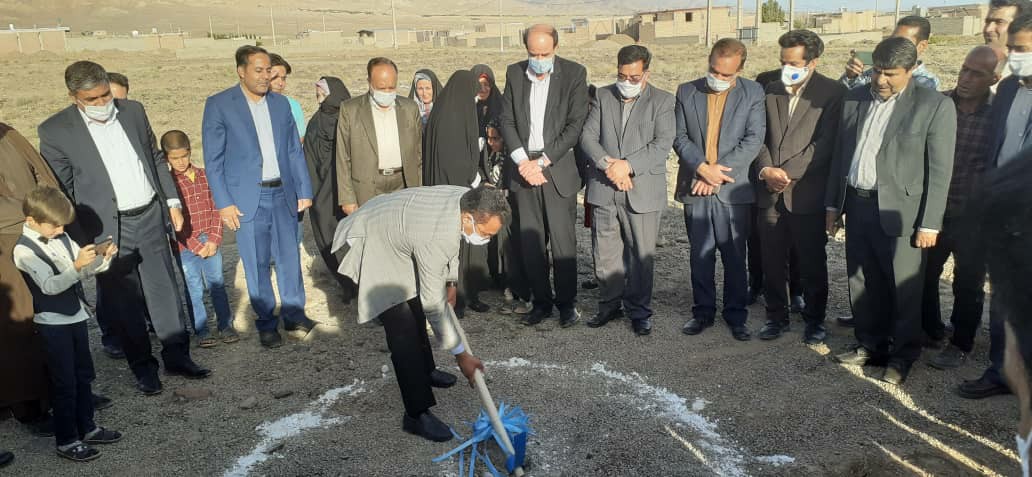 کلنگ ساخت مدرسه باب تنگل زرند به زمین خورد