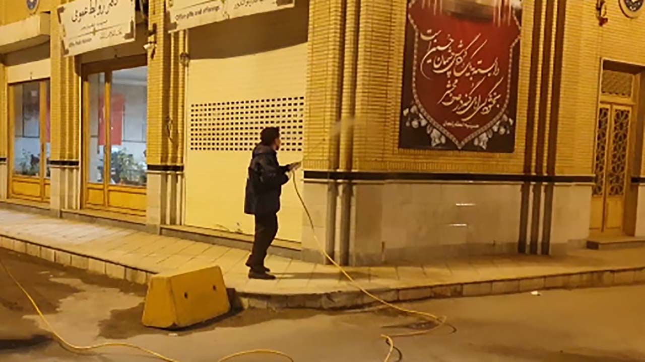 ضدعفونی و گندزدایی معابر عمومی در زنجان + فیلم
