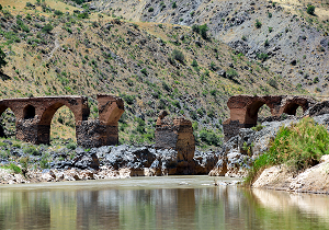 مرمت پل تاریخی «قیزکورپوسی» شهرستان کوثر تکمیل می‌شود