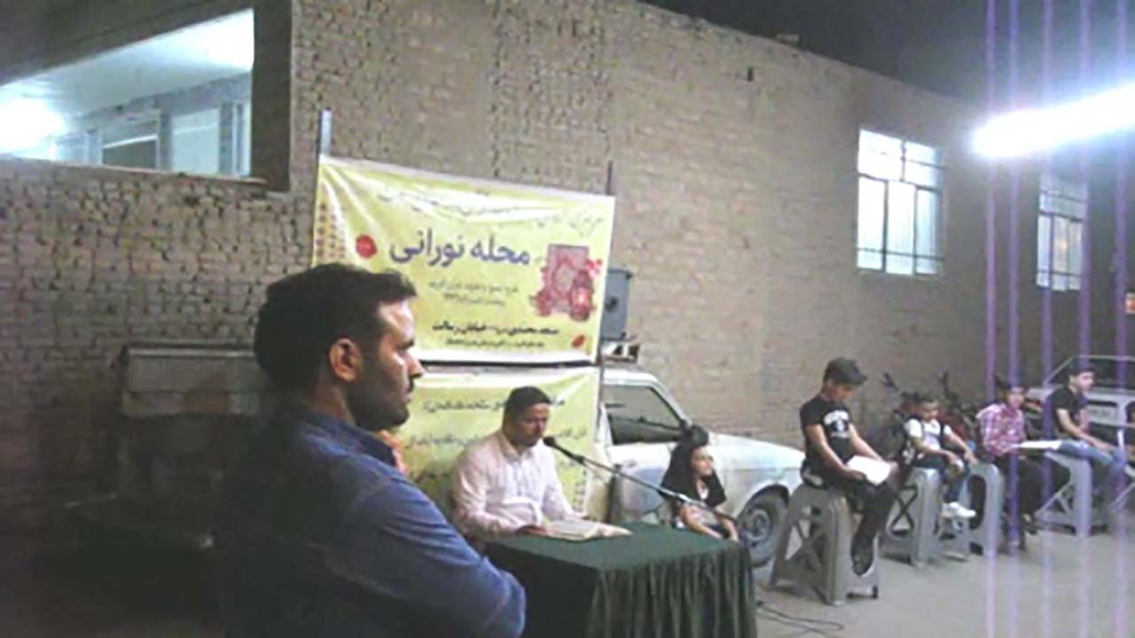 جلسه قرائت قرآن با فاصله گذاری اجتماعی در کاشان + فیلم
