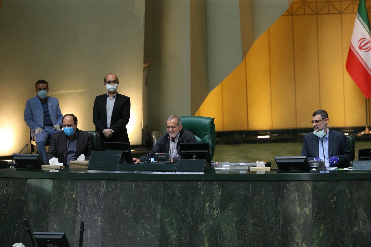 سناریوی تشکیل «وزارت تجارت» در مجلس دهم بسته شد/ پرایدی که آقایی میکند! سناریوی تشکیل «وزارت تجارت» در مجلس دهم بسته شد/ پرایدی که آقایی میکند!