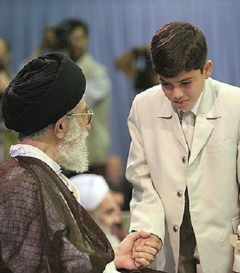 ناگفته های شنیدنی از تلاوت قاری مشهدی/ اتفاق جالبی که در این محفل قرآنی موجب تحسین رهبری شد
