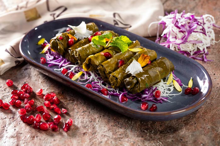 طرز تهیه دلمه ترکیه&zwnj;ای (دلمه برگ مو و دلمه فلفل)