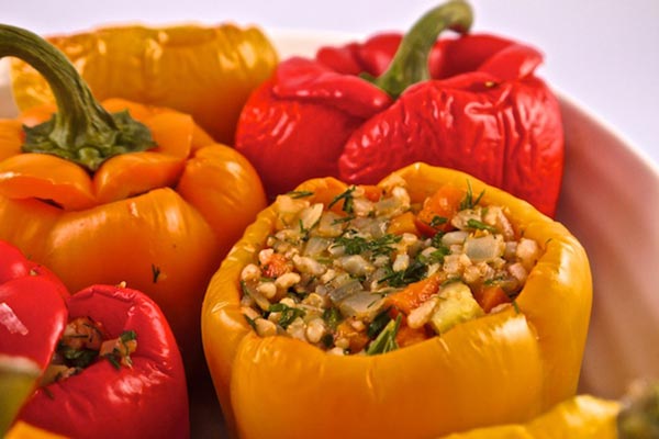 طرز تهیه دلمه ترکیه&zwnj;ای (دلمه برگ مو و دلمه فلفل)