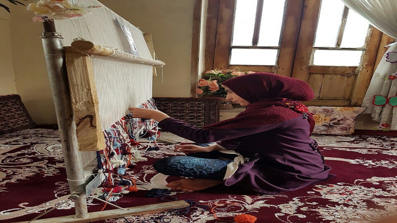 نوجوان ۱۲ ساله خراسانی که در کسادی بازار، کار آفرینی می کند