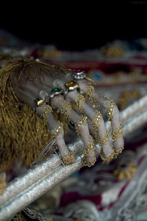 اجساد پر از جواهر (عکس) اجساد پر از جواهر (عکس)