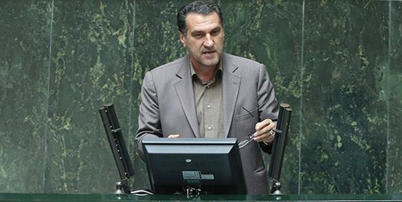 نمایندگان از تریبون مجلس توهین می‌کنند