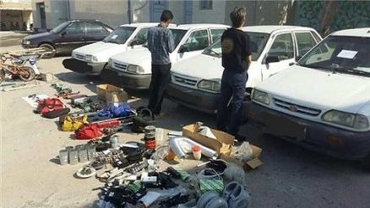 دستگیری سارق قطعات خودرو در کاشان / دستگیری عامل برداشت غیر مجاز از حساب در خمینی شهر