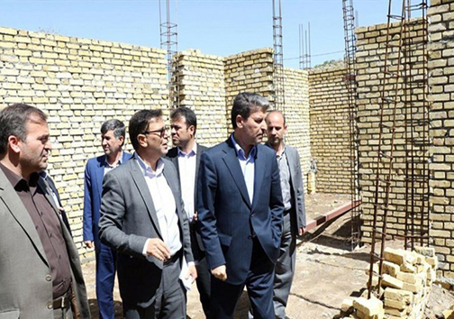کمک مسئولان مهابادی به دختر حادثه دیده روستای شین آباد پیرانشهر