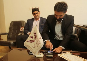 کمک ۳۰۰ میلیون ریالی خادمیاران حرم رضوی به ستاد دیه استان یزد