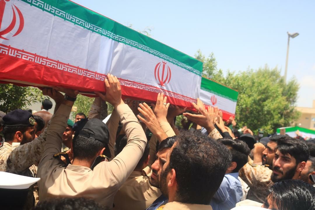 تشییع پیکر مطهر شهدای نیروی دریایی ارتش در بندر کنارک