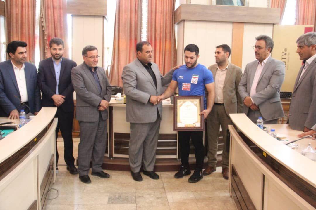 در جریان ملاقات میری با رئیس فدراسیون وزنه برداری ترکیه هستم/ به خاطر او با مرادی درگیر شدم