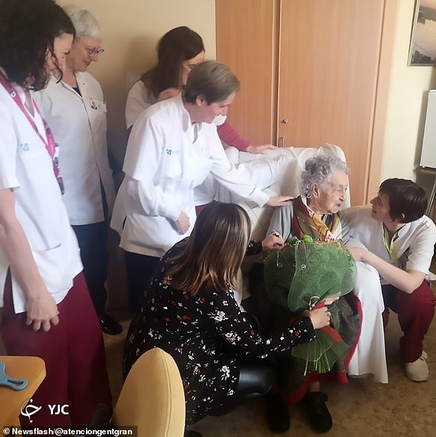زن ۱۱۳ سالهای که بعد از آنفولانزای اسپانیایی، کرونا را هم شکست داد+ تصاویر زن ۱۱۳ سالهای که بعد از آنفولانزای اسپانیایی، کرونا را هم شکست داد+ تصاویر