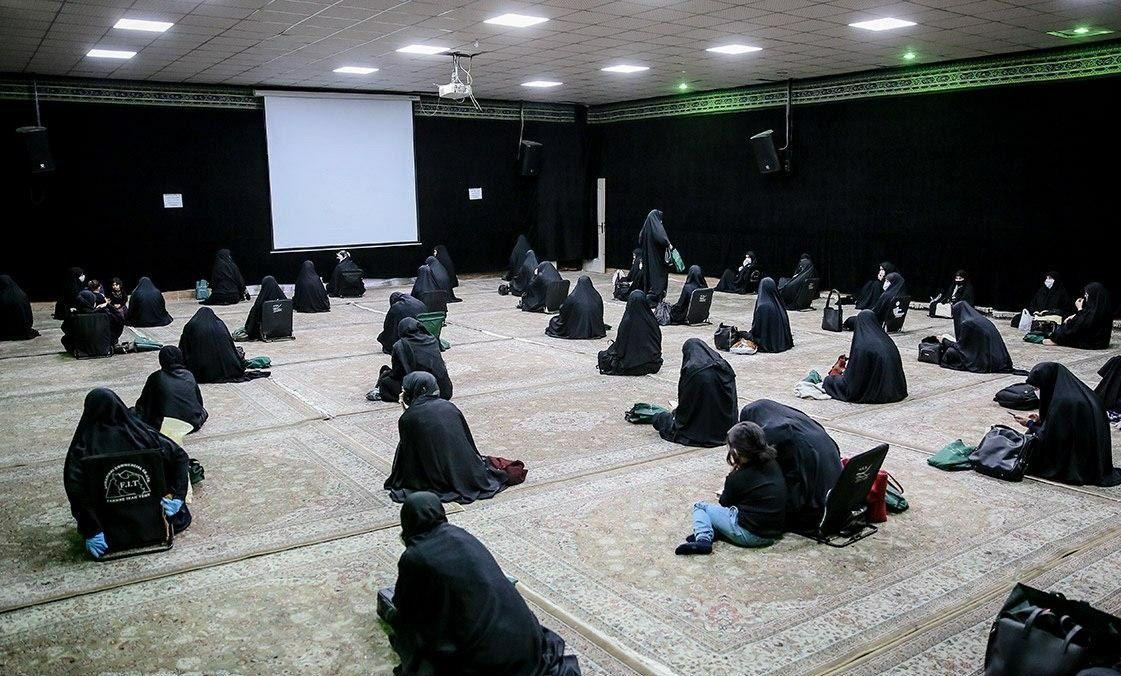 حال و هوای مردم در اولین شب زنده داری رمضان ۹۹/ عاشقانی که در نقاط مختلف تهران قرآن به سر گذاشتند
