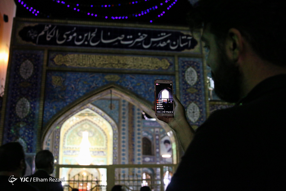 حال و هوای مردم در اولین شب زنده داری رمضان ۹۹/ عاشقانی که در نقاط مختلف تهران قرآن به سر گذاشتند
