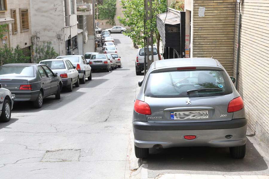 پارکینگ فروشی با مصوبه خط آسمان/ شهرداری: مردم پول بدهند پارکینگ می سازیم